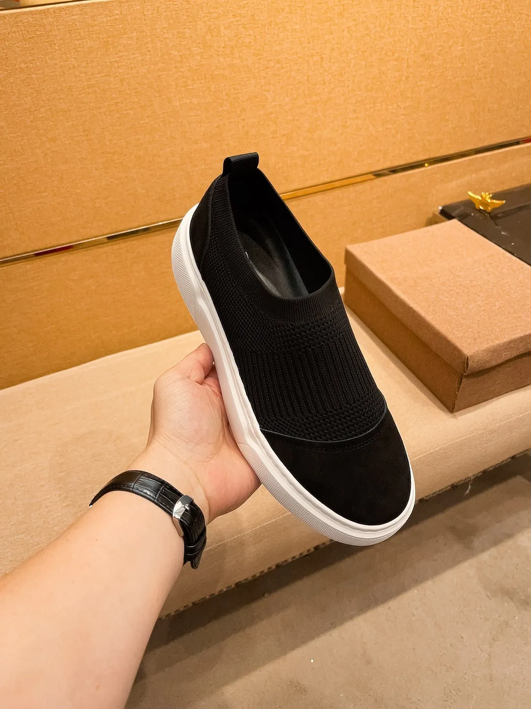 Men's shoes💰 400💰🔥【Dior】🔥Men's high-end brand of shoes official website 1:1 latest masterpiece: the upper is made of Italian imported first-layer cowhide with a comfortable and breathable lining➕original non-slip and wear-resistant outsole🔥, making walking more convenient and comfortable! An exclusive new model, a stunning work, a beautiful 1:1 replica [color] compared to the official quality! Create a fashionable personality to set off your uniqueness! A must-have for trendy men! Classic 🔥Size: 38-44 Color: 🔥 3⃣️colors available🔥